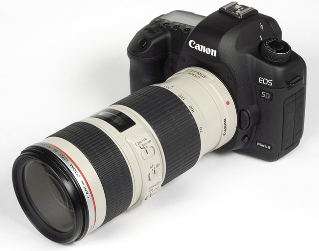 http://www.photozone.de/images/8Reviews/lenses/canon_70200_4is_5d/kit.jpg