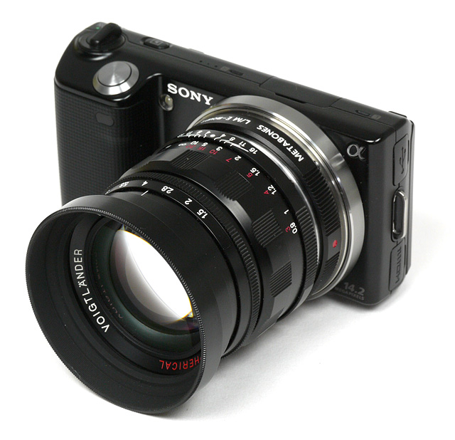 http://www.photozone.de/images/8Reviews/lenses/voigtlander_50_15_nex/kit.jpg